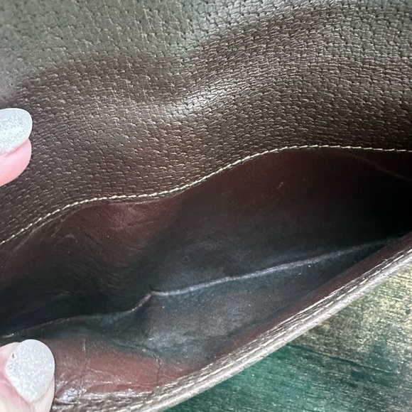 VINTAGE LEATHER GUCCI WALLET WITH BIG DOUBLE "G" CLOSURE - 7" - Picture 11 of 16